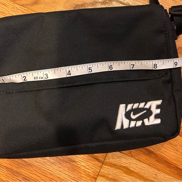 Nike Sportswear Futura 365 Crossbody Shoulderbag Color Black - Picture 13 of 15